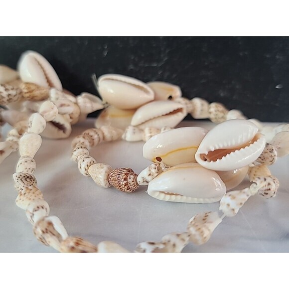 Vintage Shell Beaded Necklace - Picture 6 of 10